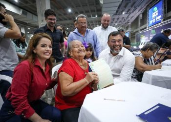 Governador Wilson Lima fez a entrega de 800 títulos definitivos para várias zonas de Manaus