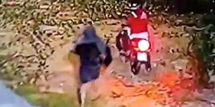 Vídeo: bandidos r0ubam moto de app em Manaus e retiram o rastreador