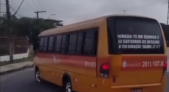 Vídeo: Condutores de ‘amarelinhos’ acordam de ‘ovo virado’ e fechando rua para br1gar em Manaus