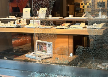 Vídeo mostra band1d0s atirando dentro do Shopping Manauara e correria perto de loja de joias