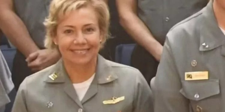 Bala perdida acerta cabeça de médica da Marinha dentro do Hospital Militar