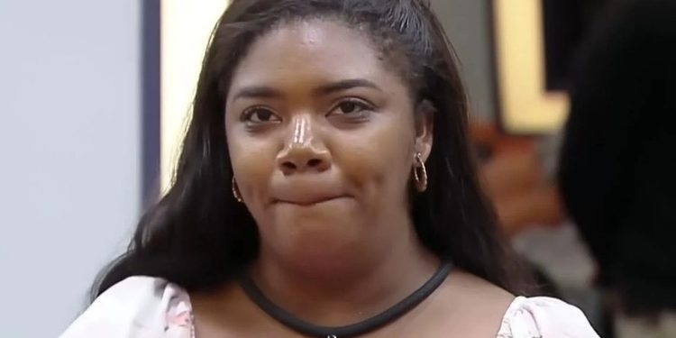 Raquel Brito mostra resultado de procedimento para emagrecer e web questiona: ‘Isso é o depois?’