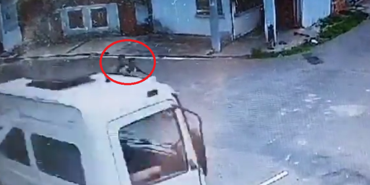 Vídeo: Em Manacapuru, passageira fica f3r1da após colisão com caçamba