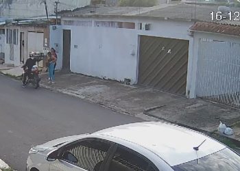 Vídeo: mulher sai para malhar em Manaus e acaba assaltada por motoqueiro