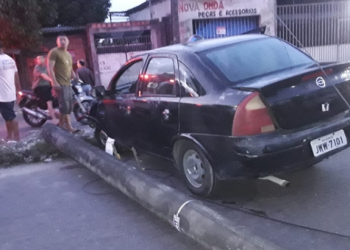 Vídeo: Veículo arranca poste após c0lisã0 na Zona Leste de Manaus