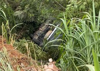 Bêbad0 faz carro cair em ribanceira e ciclista f3r1d0 após ac1dent3 na AM-010