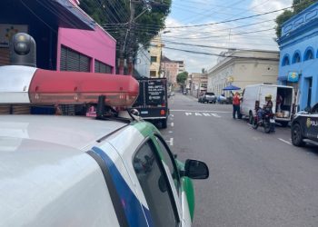 C0rp0 de homem com f@ca na cintura é encontrado com crâni0 afundad0 no Centro de Manaus