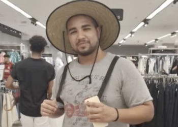 Mãe clama para que filho que saiu para trabalhar em evento em Iranduba seja encontrado