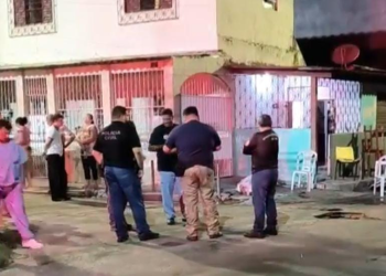 Na calçada de casa jogando dominó, homem é m0rt0 por ass*ltant3 em Manaus