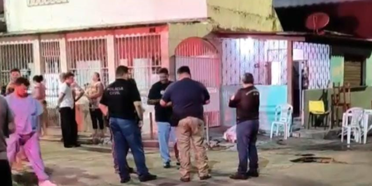 Na calçada de casa jogando dominó, homem é m0rt0 por ass*ltant3 em Manaus