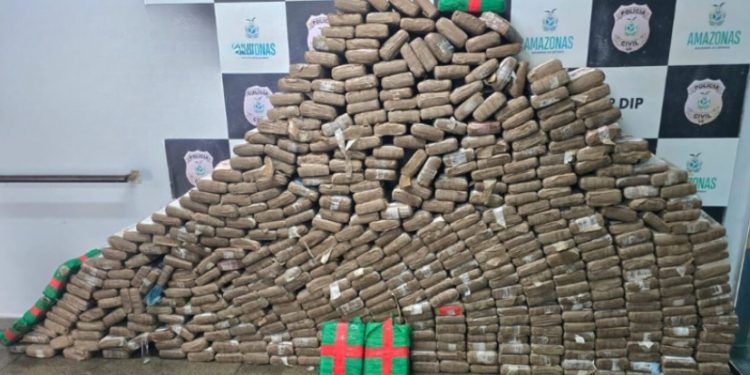 Urgente: polícia apreende “montanha de droga” escondida na Zona Sul de Manaus