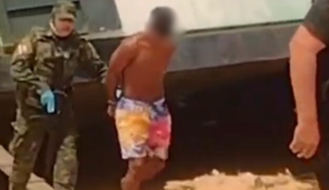 Em Coari, homem é preso dentro de barco após e$tupr@r autista de 13 anos