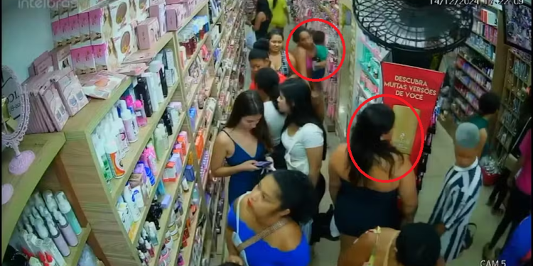 Vídeo: ‘Galerita’ deixa filho ca1r do colo só para e$faque@r mulher dentro de loja