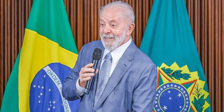 Hemorragia não afeta função cerebral do presidente, diz médico de Lula