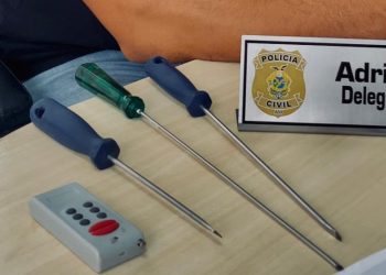 Bandidos de Manaus aprendem a abrir portas de picapes Hilux com chave de fenda