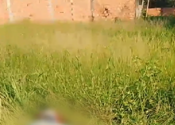 Vídeo: Motociclista é encontrado m0rt0 em área de mata na Zona Norte de Manaus