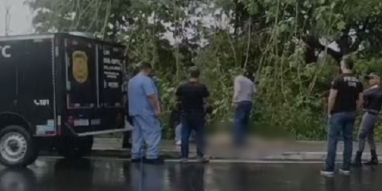Com mãos e pés amarr@d0s, c0rpo de homem t0rturad0 e bal3ad0 é abandonado em Manaus