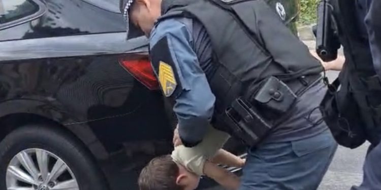 PM atende chamado de pai e salva a vida do filho dele que se engasg0u em Manaus