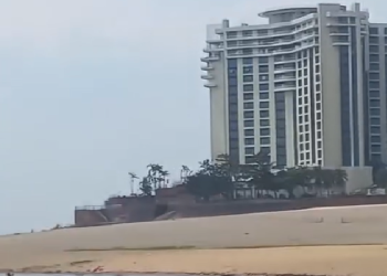 Vídeo: Casal é flagrado dando uma ‘lapada’ na Praia da Ponta Negra e rev0lta banhistas