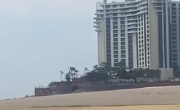 Vídeo: Casal é flagrado dando uma ‘lapada’ na Praia da Ponta Negra e rev0lta banhistas
