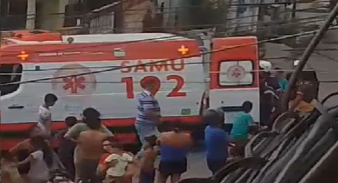 Vídeo: Pedreiro leva b@la durante confronto entre PM e traf1cante$ na Zona Leste de Manaus