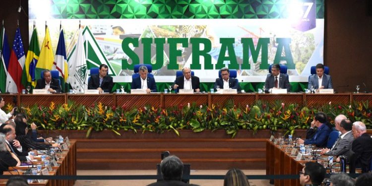Geraldo Alckmin participa da expansão de fábrica da Coca-Cola em Manaus e elogia o PIM