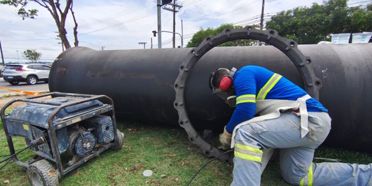 Obra é concluída em tubulação, mas água volta gradativamente para bairros em Manaus