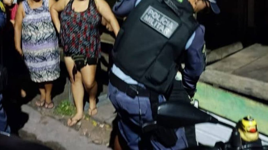 Vídeo: Moradores de Maués fazem justiça com as próprias mãos e deixam ass4lt4nte fer1d0