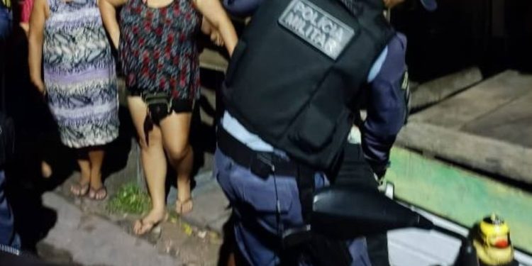 Vídeo: Moradores de Maués fazem justiça com as próprias mãos e deixam ass4lt4nte fer1d0