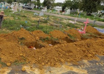 Em Manaus, 17 fet0s abandonados na Maternidade Ana Braga são enterrados