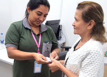 Em Manaus, funcionária da limpeza acha dinheiro em papel higiênico e é parabenizada pela honestidade