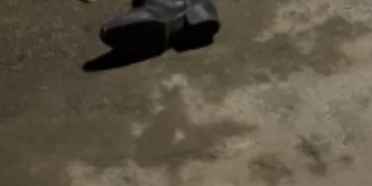 ‘Lambe-lambe’ é agred1d0 por supostamente ter abus4d0 de menina de 5 anos em Manaus; VÍDEO