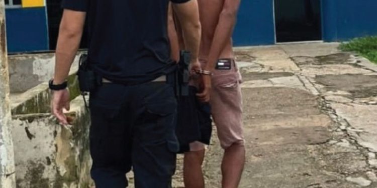 Polícia prende homem que invadiu a casa da mãe para conseguir objetos e vender por dr0gas no Amazonas