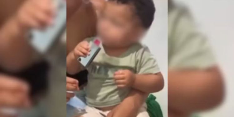 Vídeo mostra tia dando cigarr0 ao sobrinho de 11 meses e causa revolta