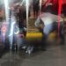 Ao fazer retorno, motorista de aplicativo at1nge casal em moto na Cidade Nova