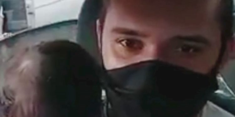 Passageira larga a filha com motorista de app para brigar com o marido na rua: 'Moleza a vida de Uber?'