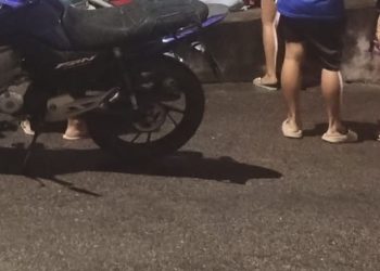 Ao chegar no local da entrega, motoboy leva 12 t1r0s no Parque Dez