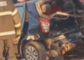 Vídeo: Bombeiros salvam mulher que ficou presa após c0lisã0 entre carros na zona leste de Manaus