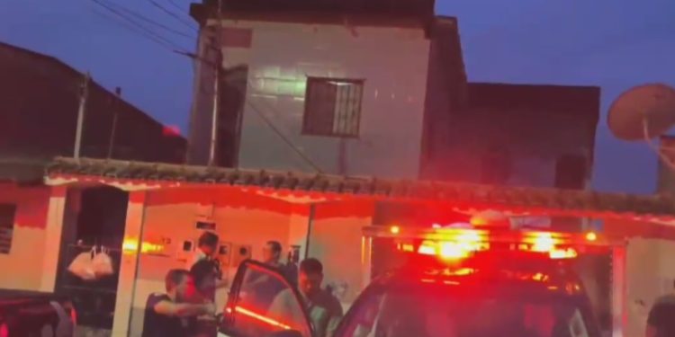 Esposa assiste o marido sendo execut4d0 com 20 t1r0s no São José