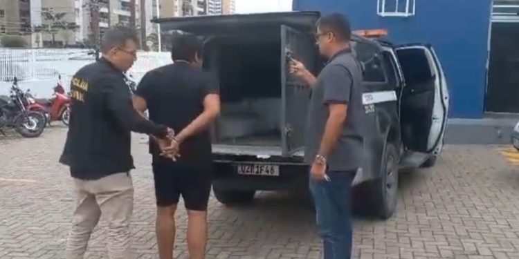 Em Manaus, cantor de arrocha engravida a enteada de 13 anos e a mãe dela; ele foi preso