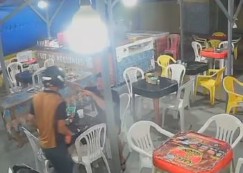 Vídeos: Trio arm4d0 invade café regional e deixam clientes em pân1c0 em Manaus