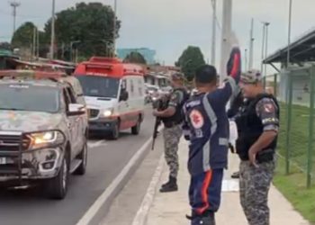 Vídeo: Pedestre fica com fratur4 exp0sta ao ser atropel4d0 na zona leste de Manaus