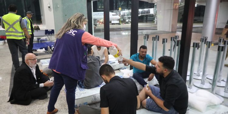 Governo do Amazonas disponibiliza atendimento para passageiros deportados dos Estados Unidos