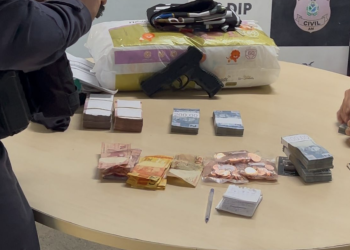 Homem é pr3s0 com R$ 3,5 mil após fazer a limpa com o comparsa na Drogasil em Manaus