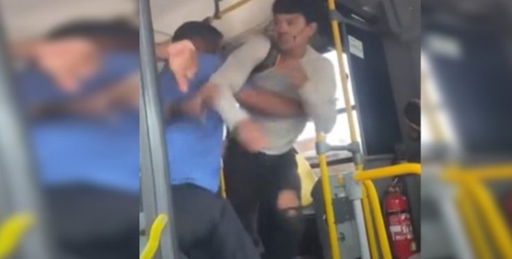 Vídeo: cartão trava na catraca e passageiro enfia a p0rrada em cobrador no Distrito