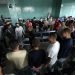 Brasileiros deportados por Donald Trump saem de Manaus rumo Minas Gerais