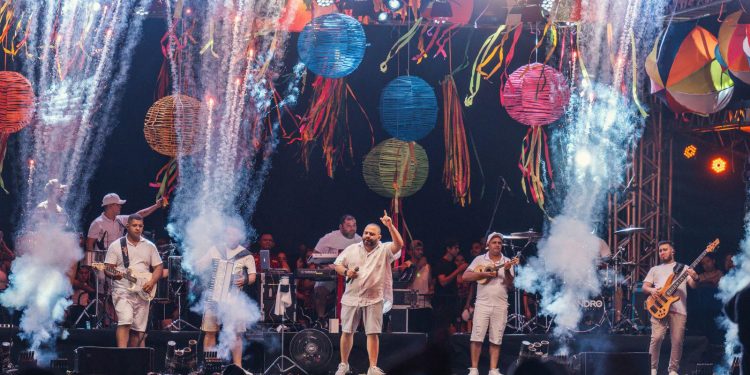 Neste sábado (4) tem Banda do DJ Evandro Jr na Arena da Amazônia