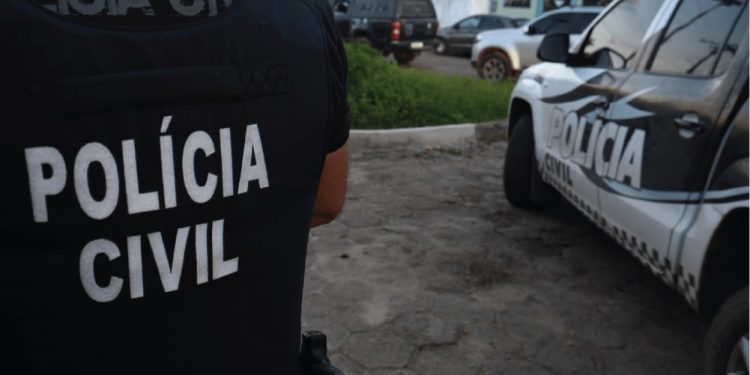 Mulher deixa sozinhos por três dias os filhos de 3 e 6 anos para ir a aniversário no AM