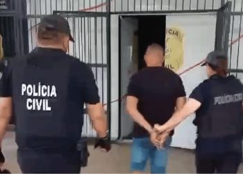 Na frente da filha e em escola, homem agr1de a ex-companheira e faz am3aç@s em Manaus