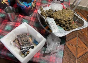 Homens são pres0s após perseguirem escrivão e dispararem t1r0s em unidade policial em Manaus